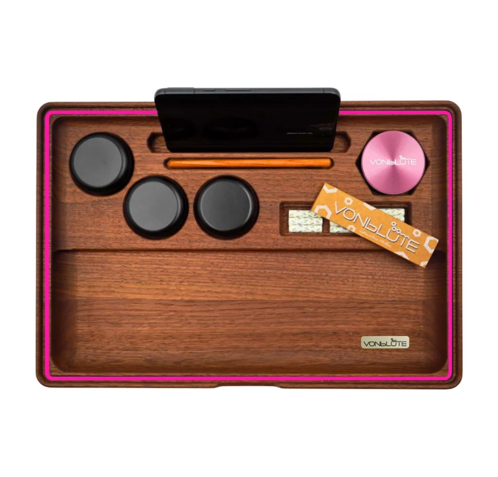 High-End Dabbing & Rolling Tray – Dab 'n Roll® XT von VONbLÜTE, handgefertigt aus edlem Holz mit innovativer Handyhalterung & Premium-Storage.“