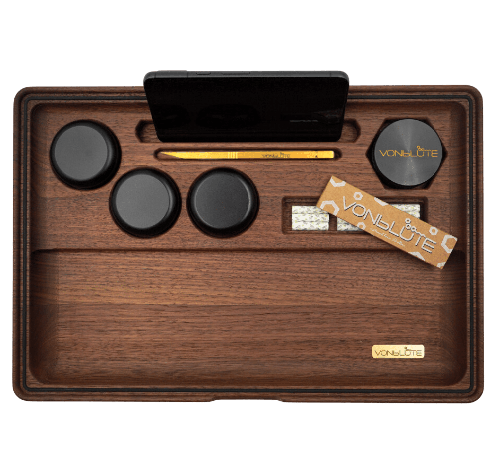 High-End Dabbing & Rolling Tray – Dab 'n Roll® XT von VONbLÜTE, handgefertigt aus edlem Holz mit innovativer Handyhalterung & Premium-Storage.“
