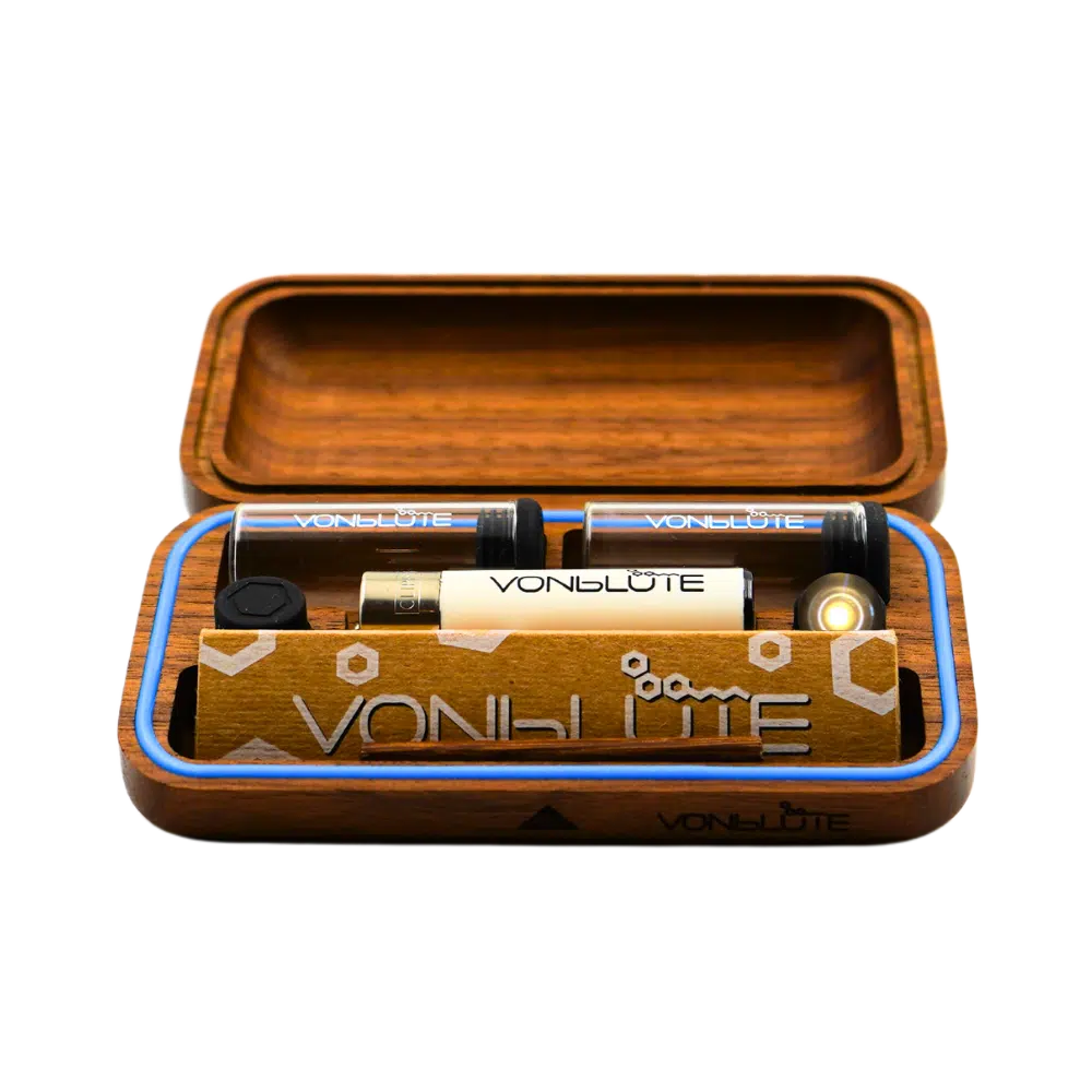 Pocket Rolling Tray Konfigurator – Rolletui® Handgefertigtes Premium-Rolling Case mit Magnet-Technologie & geruchsdichter Aufbewahrung, Lichtfunktion und Zubehör.