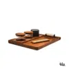 Chill One Premium Set – linke Seitenansicht mit Fokus auf Holzstruktur, Gläser mit Holzdeckel und VONbLÜTE Grinder