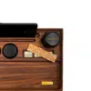 Herausgezoomte Detailaufnahme des Dab ’n Roll® Luxury Sets – Fokus auf Messinglogo