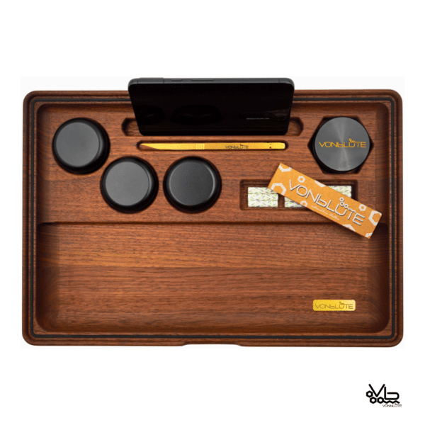 Draufsicht auf das Dab ’n Roll® XT Signature Set mit Nussholz, Smellproof Storage und Zubehör
