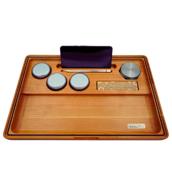 Frontalansicht des Rolling Tray Dab ’n Roll® XT Luxury Sets ohne Glasverschluss, mit Kirschholzdesign und Smellproof Storage