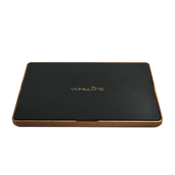 Rolling Tray Dab 'n Roll XT Signature Set von vorne schräg, geschlossen in seiner Gesamtansicht.