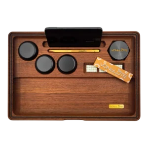 Rolling Tray Dab 'n Roll XT Signature Set – Glasverschluss in hochwertigem Design Produktbild mit Nussholz, Smellproof Storage und hochwertigem Zubehör
