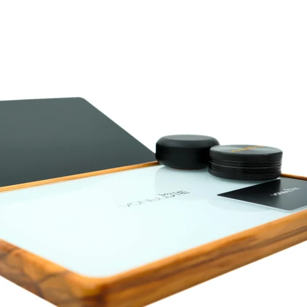 Rolling Tray Float Weiß Edition Black von VONbLÜTE aus Nussbaumholz mit weißem Glaseinsatz, von links Floating Effekt Detail