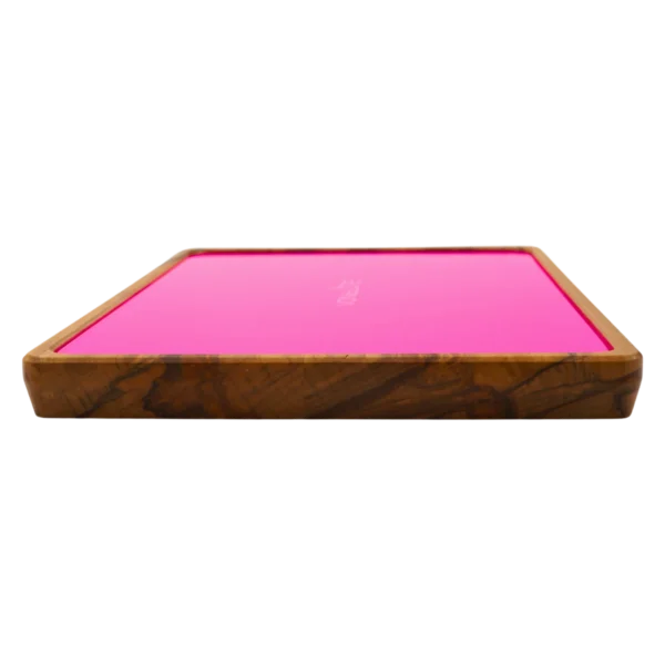 Rolling Tray Float Knockout Pink Edition Pink von VONbLÜTE aus Nussbaumholz mit pinkem Glaseinsatz, leer von links Detailansicht