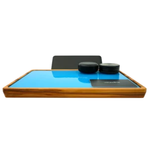 Rolling Tray Float Sky Blue Edition Black by VONbLÜTE® aus Holz – Hauptansicht mit hellblauer Glasfläche, Handy, schwarzem Grinder, schwarzem Storage und VB Card