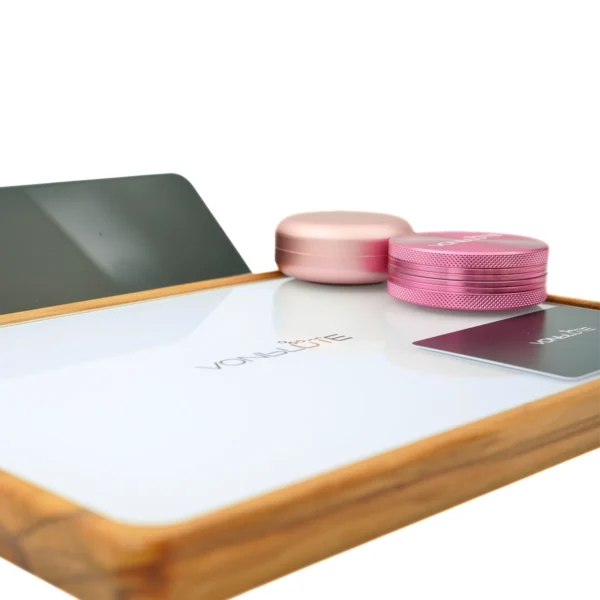 Rolling Tray Float Weiß Edition Pink von VONbLÜTE aus Nussbaumholz mit weißem Glaseinsatz, von links Floating Effekt Detail