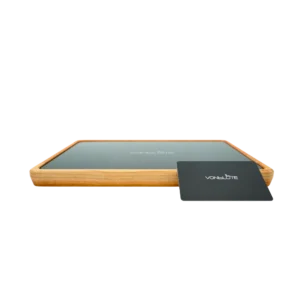 Rolling Tray Float Red Tone Black by VONbLUETE mit schwarzer Mischkarte, zu sehene die Front und die schwarze Glasfläche.