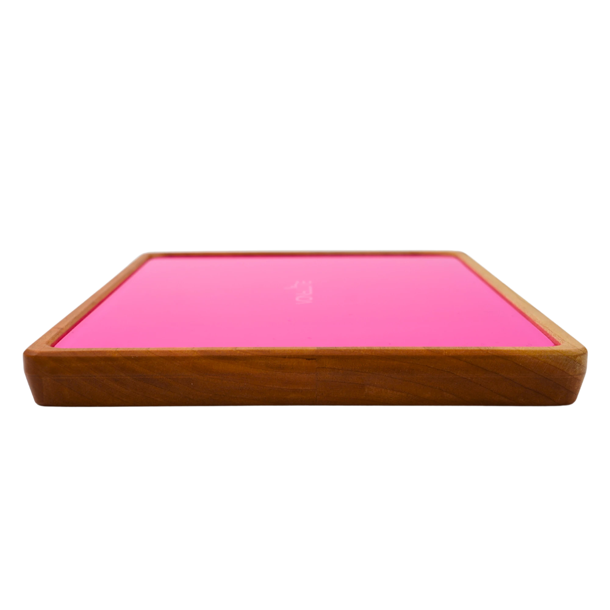 Rolling Tray Float Red Tone Knockout Pink Edition Black. Holzdetailansicht des Nussholzrahmens.