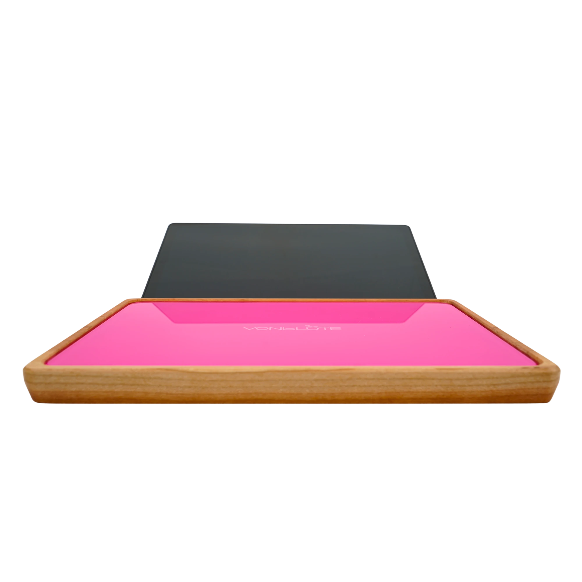 Rolling Tray Float Red Tone Knockout Pink by VONbLUETE mit Holzrahmen und weißer Glasscheibe mit am Rücken adaptiertem Tablet.