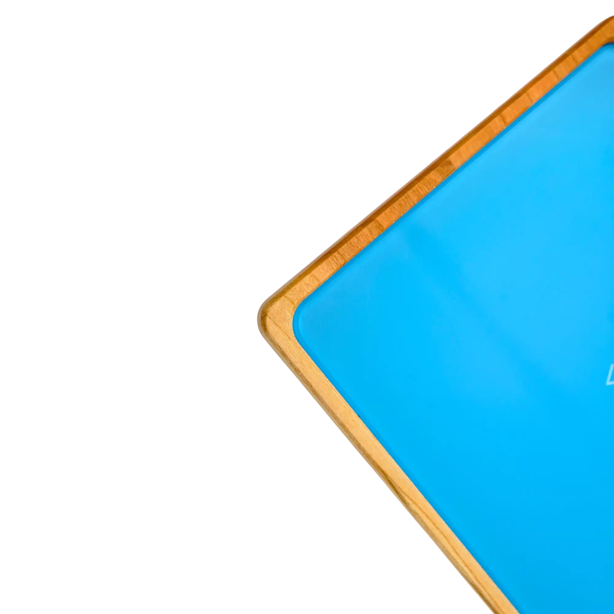 Rolling Tray Float Red Tone Sky Blue Edition Black Nussholz Detailansicht der Designkannte und der hellblauen Scheibe.