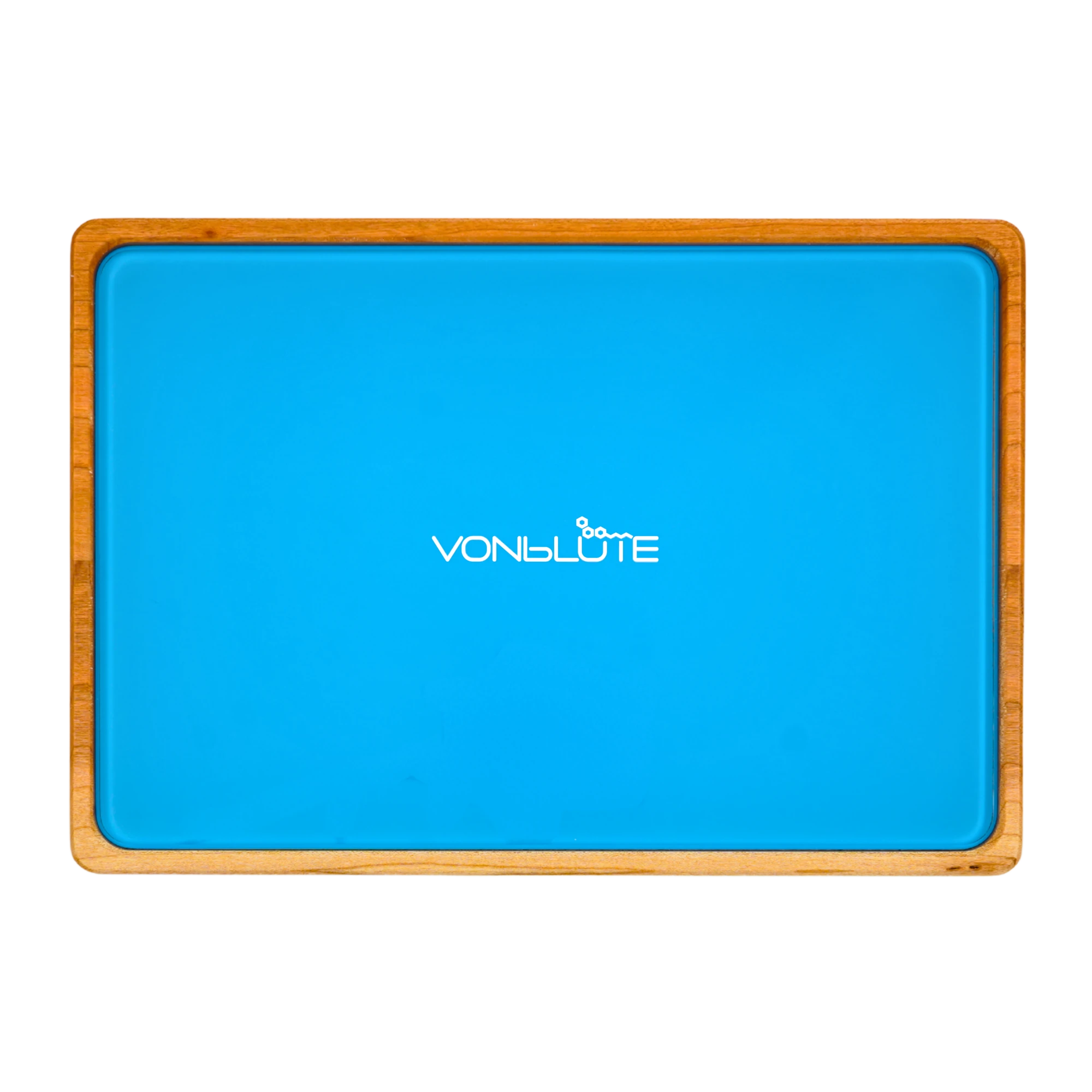 Rolling Tray Float Red Tone Sky Blue Edition Black by VONbLUETE Detailansicht des Produktes von oben. Nussholzrahmen, hellblaue glasscheibe weißes Logo.