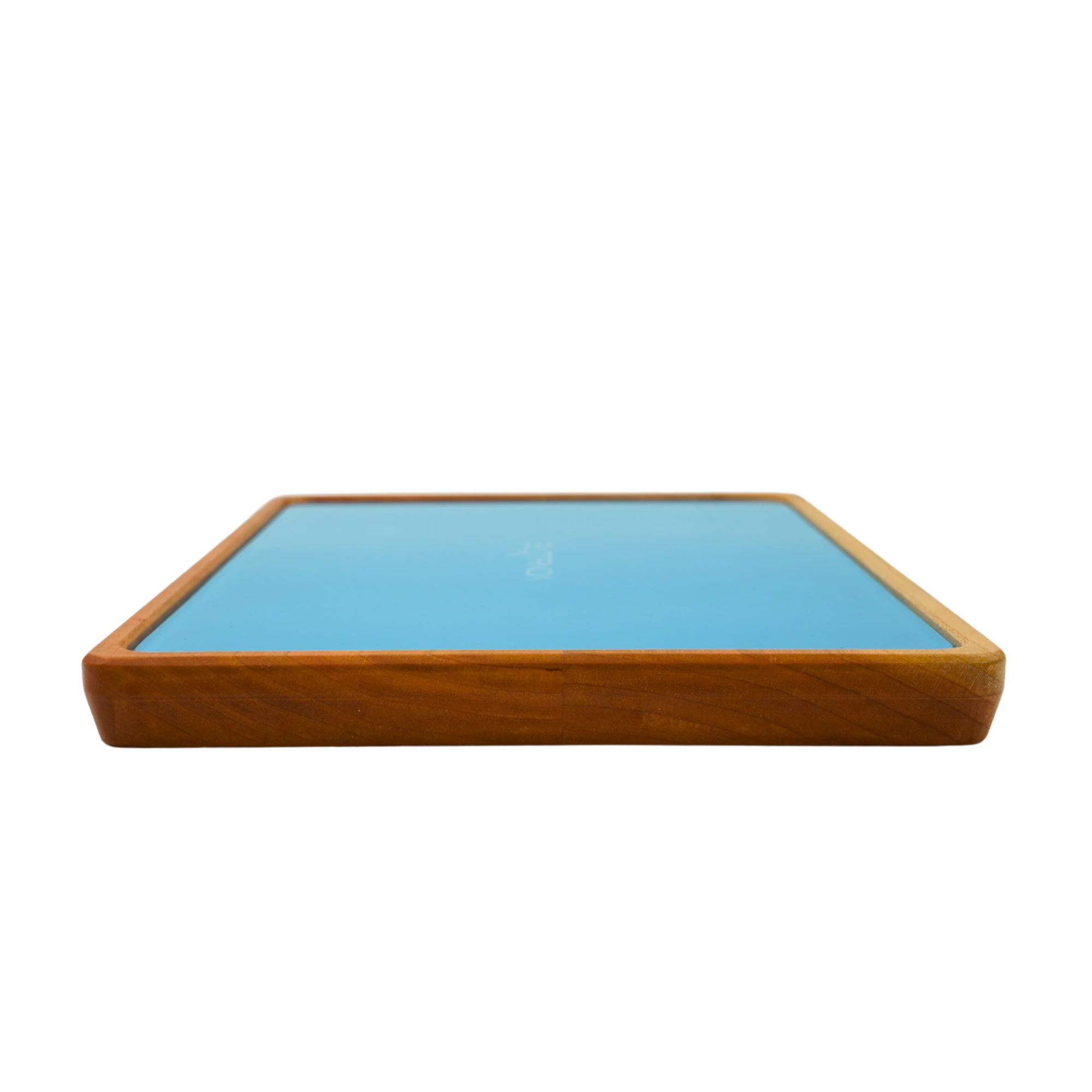 Rolling Tray Float Red Tone Sky Blue Edition Black by VONbLUETE Detailansicht des Holzrahmens und der Maserung.