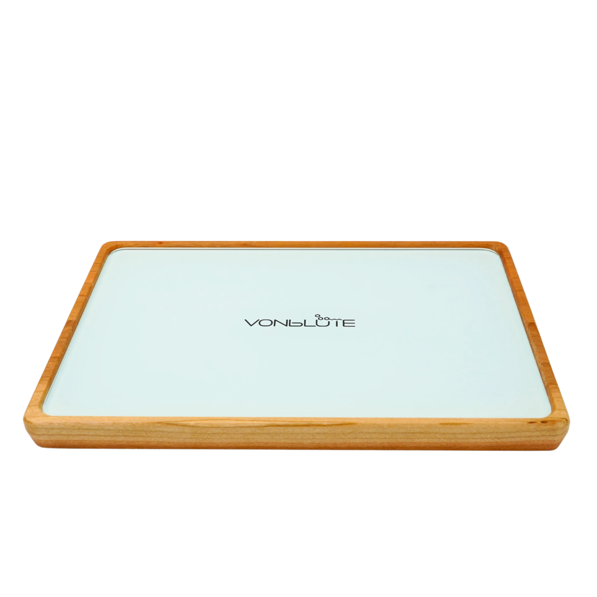 Rolling Tray Float Red Tone Weiss Edition Pink Frontal geneigt mit weißer Glasscheibe, Nussholzrahmen und schwarzem Logo.