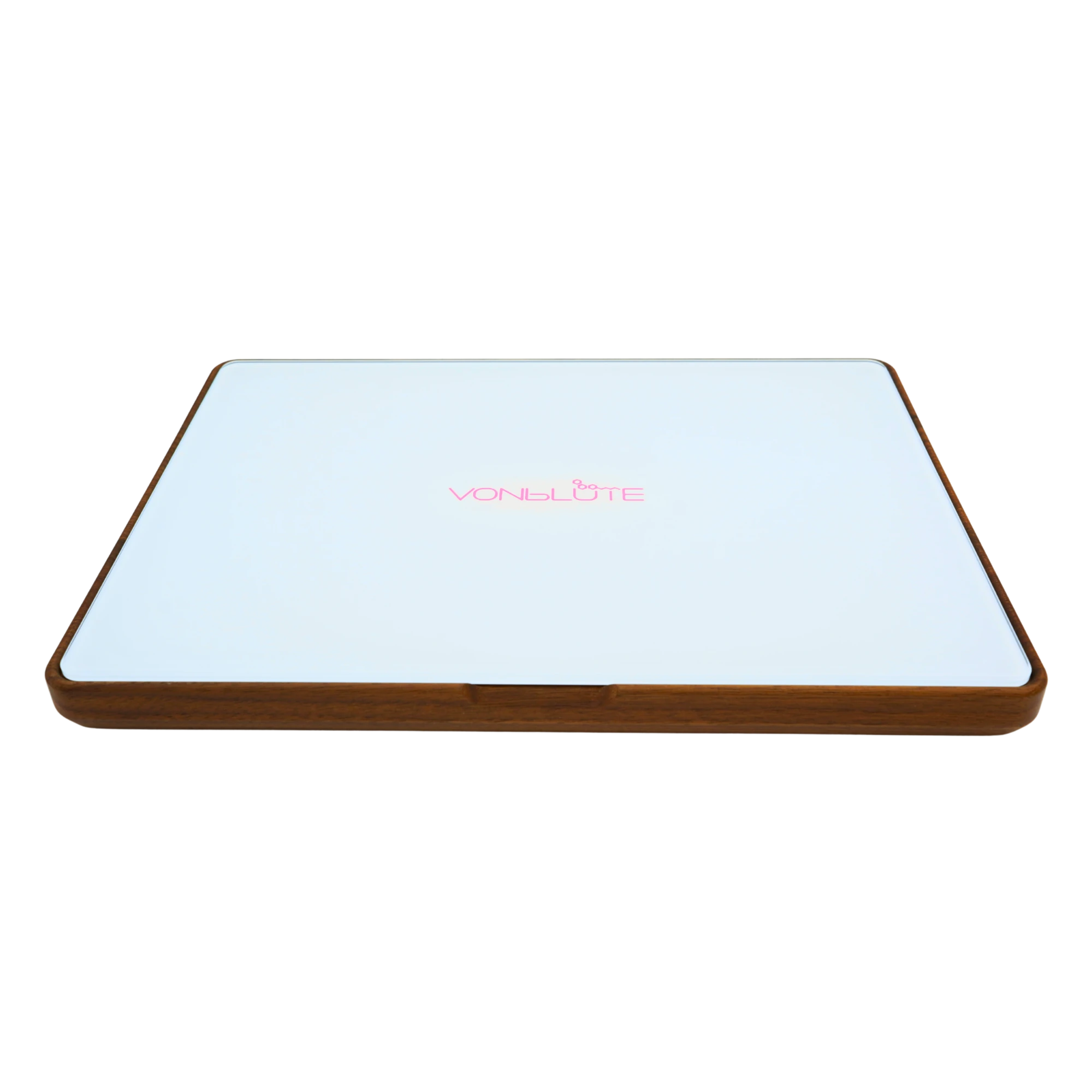 Rolling Tray Dab ’n Roll XT Pink Premium in der Detailaufnahme des Außendesigns. Walnussholz und pinkem Logo frontal.