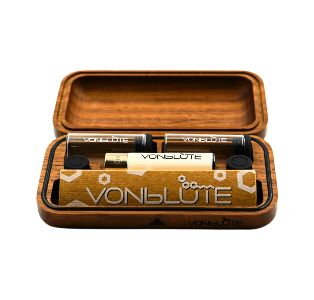 Rolling Tray Pocket Rollertui® Produktbild freigestellt, vollausgestattet.