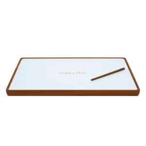 Rolling Tray Float Studio Weiss by VONbLÜTE® ist ein weißes XL Rolling Tray mit einem ästhetischen Design. Mehr als eine Alternative zu herkömmlichen rolling Trays - es ist die Bessere Lösung. Hygienisch, leicht zu säubern und nachhaltig.